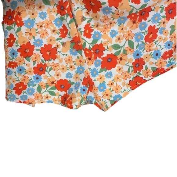 Women’s size Large Willow & Root Floral Romper- Red Yellow and Blue - Picture 6 of 6